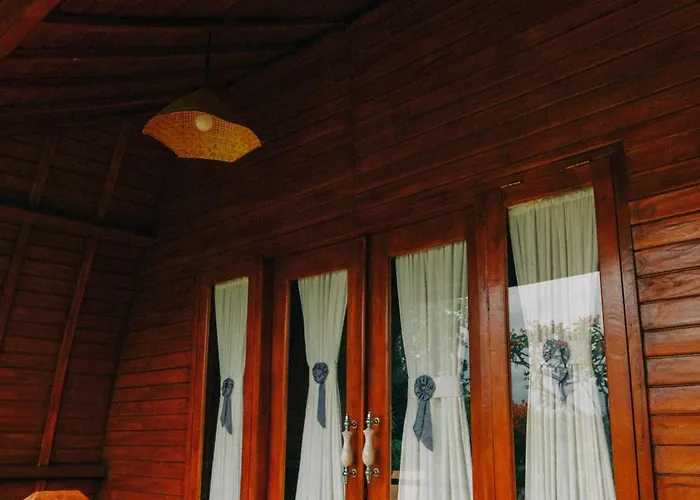 Villa Rumah Kayu Lovina Beach