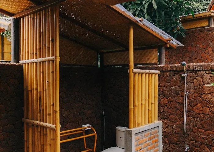 Rumah Kayu Lovina Beach