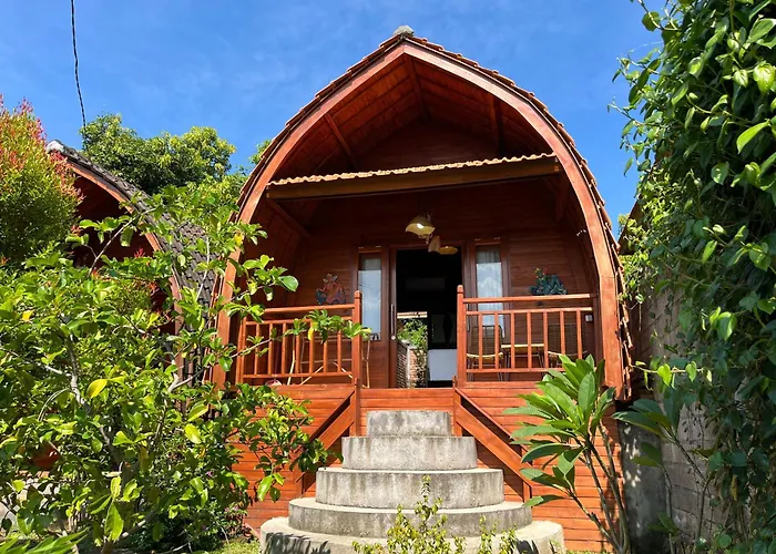 Villa Rumah Kayu Lovina Beach